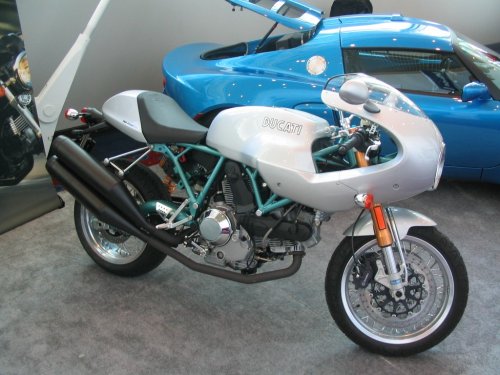 Paul Smart 1000LE Ducati.  This is the Duc I want!
