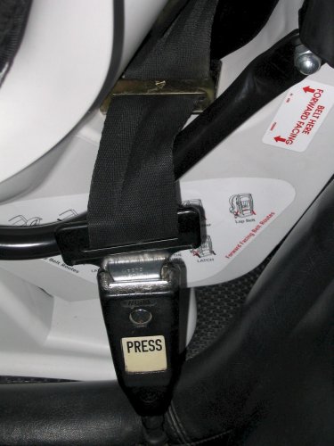 Close-up of the belt locking clip.  The seat belt tongue just clears the steel bar of the car seat.  Notice how far down the car seat is in the 914 seat.  The seat belt locking clip holds the car seat down so it won't tip during tight corners!
