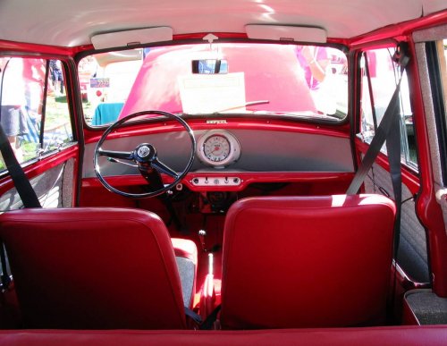 Interior of Mini owned by Bruce Harding.  I like the parcel tray type dash with only the center taken by a single gauge.
