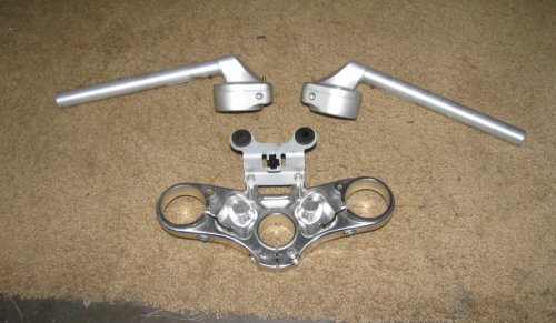 Just a picture of the stock '06 clip-ons and the bottom side of the upper triple tree.
