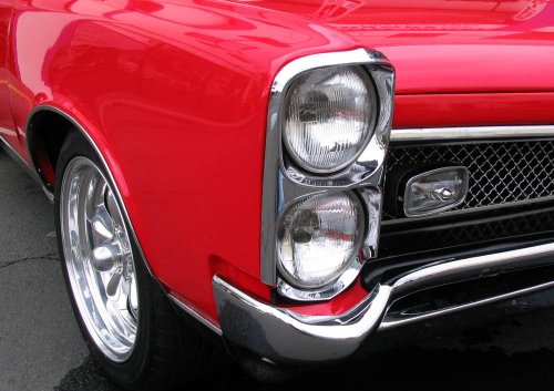 Beautiful paint and chrome work.
